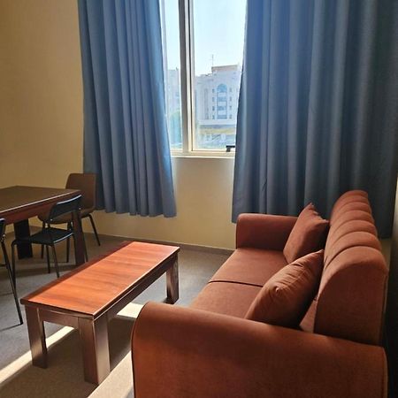 Oasis Hostel Abu Dhabi Bagian luar foto