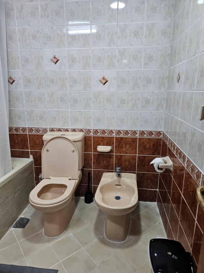 Oasis Hostel Abu Dhabi Bagian luar foto