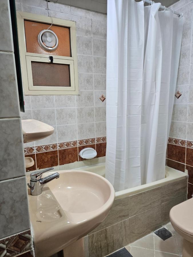 Oasis Hostel Abu Dhabi Bagian luar foto