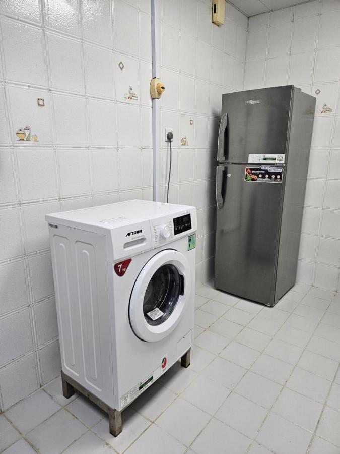 Oasis Hostel Abu Dhabi Bagian luar foto