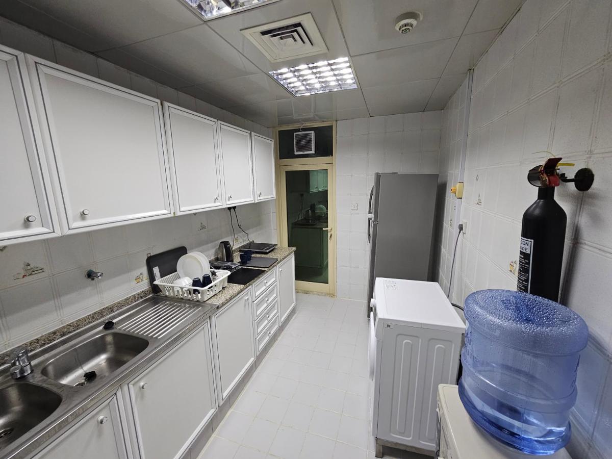 Oasis Hostel Abu Dhabi Bagian luar foto