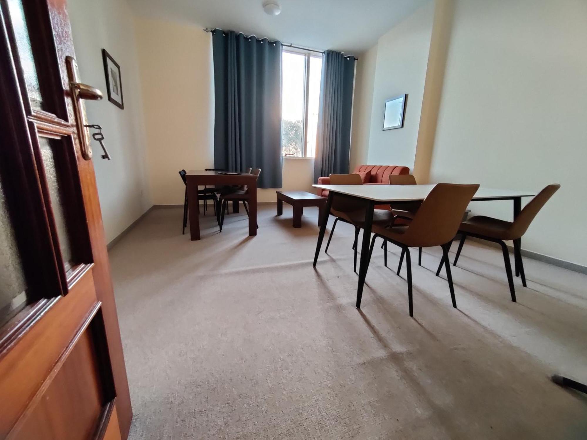 Oasis Hostel Abu Dhabi Bagian luar foto